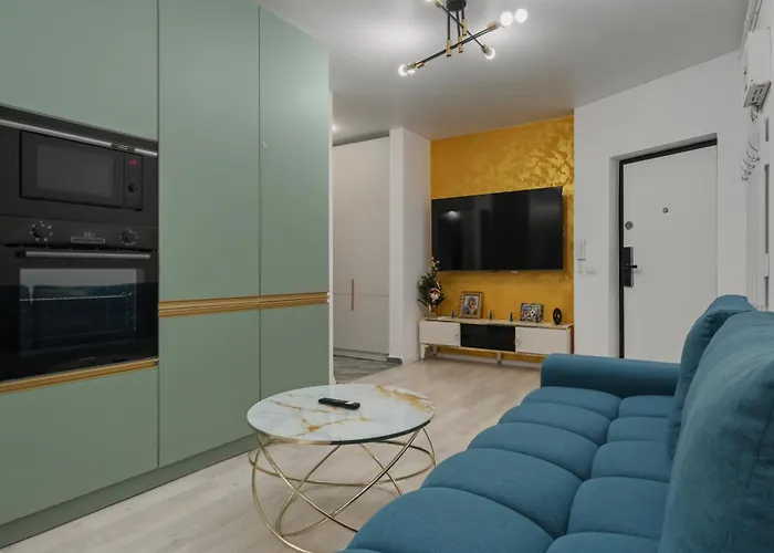 Near By Hockey Arena Apartment