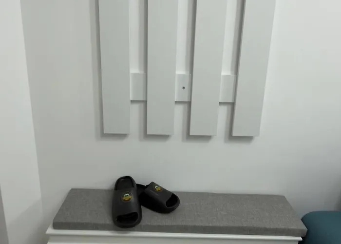 Near By Hockey Arena Apartment